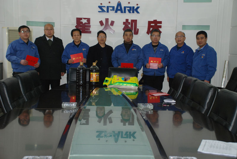 天水市政府國資委、市企工委慰問星火機床公司優(yōu)秀黨員、困難黨員、老黨員