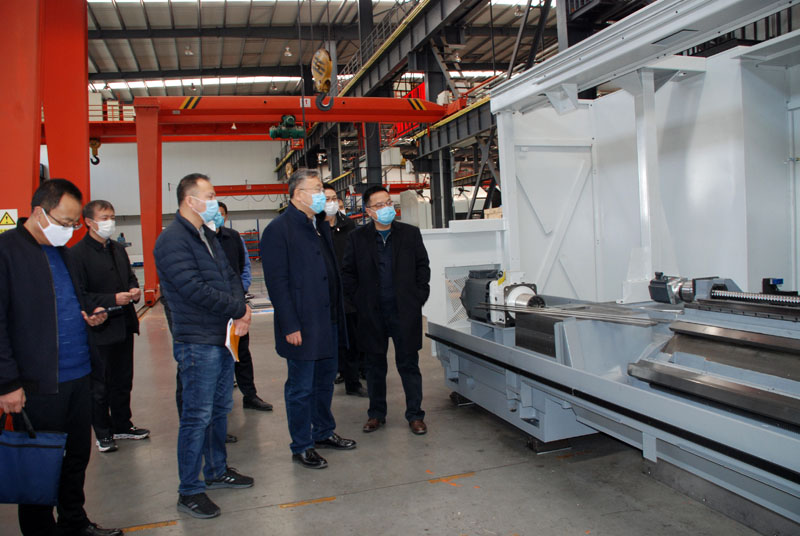 甘肅省工信廳副廳長王海峰來星火機床公司調(diào)研