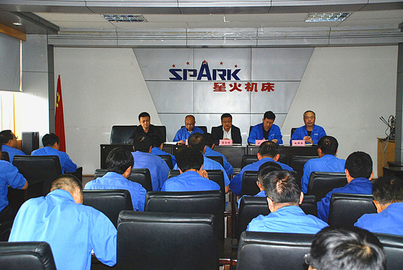 天水市工信局李奇掛職星火機床公司總經理助理