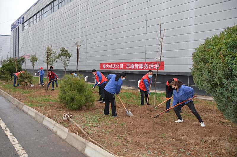 星火機床公司黨員干部職工積極開展“3.12”義務植樹活動