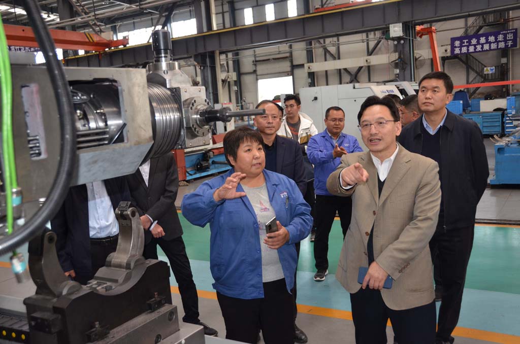 甘肅省通信管理局領導來星火機床公司調(diào)研