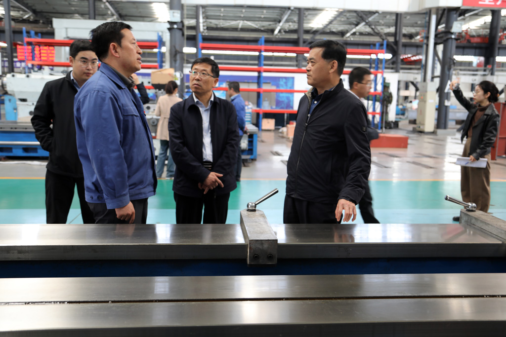 省政協副秘書長袁斌才一行來星火公司調研