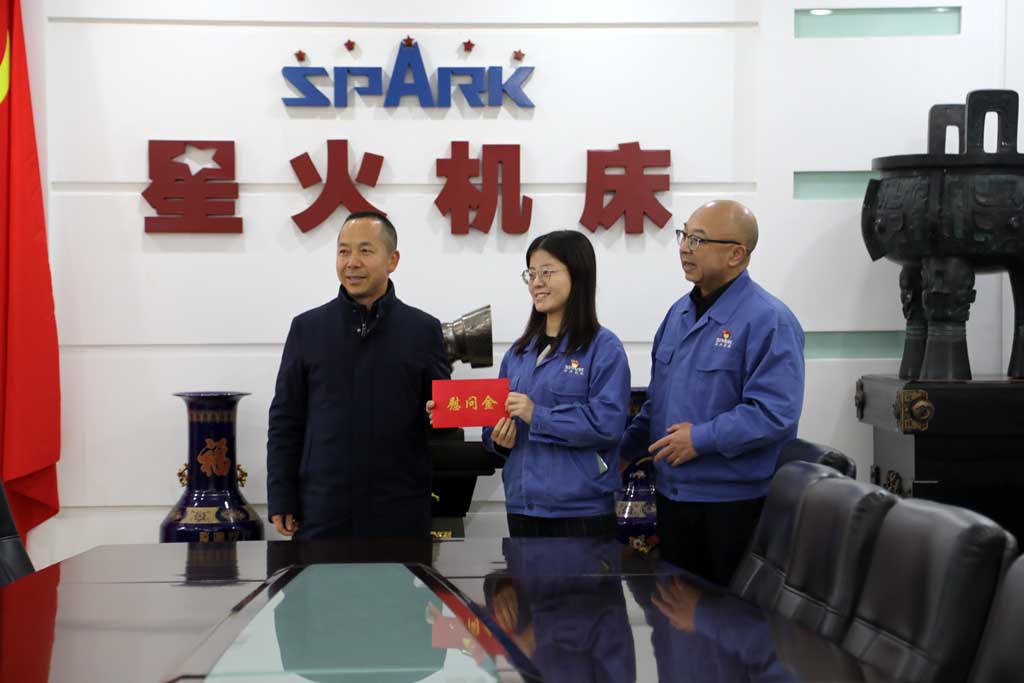 新春慰問送關懷，歲寒情深暖人心，市國資委領導慰問星火機床公司困難黨員