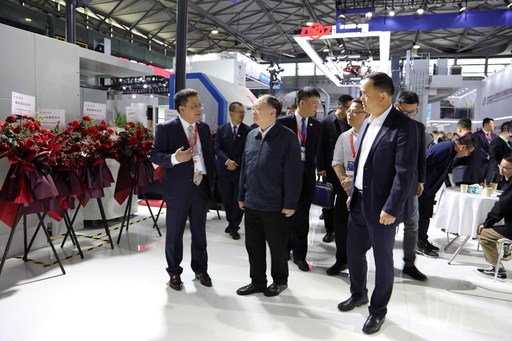 周濟院士蒞臨星火展位指導工作