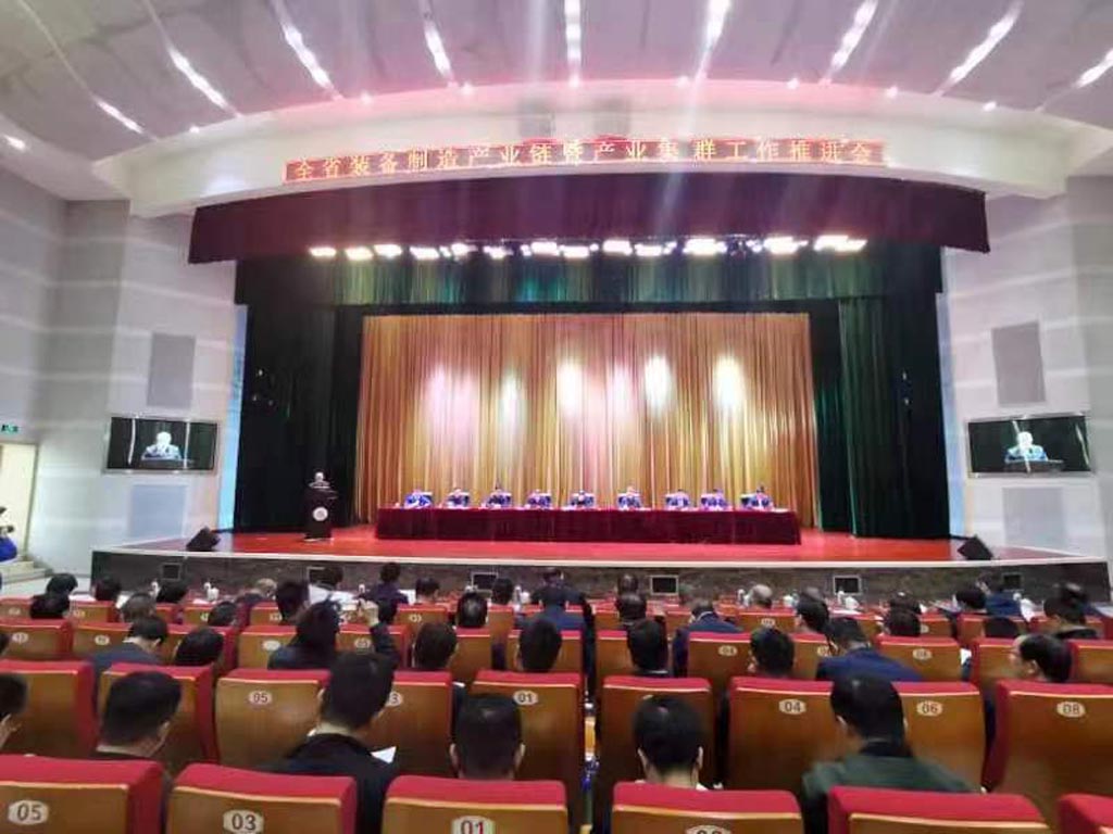 甘肅省裝備制造產業鏈暨產業集群工作推進會在蘭州召開,星火機床公司介紹經驗并接受甘肅電視臺記者采訪