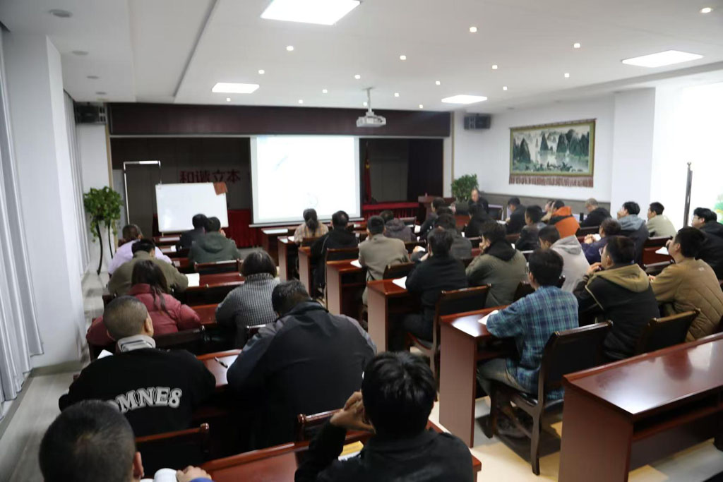 星火智能數(shù)控公司舉辦新入職員工培訓班