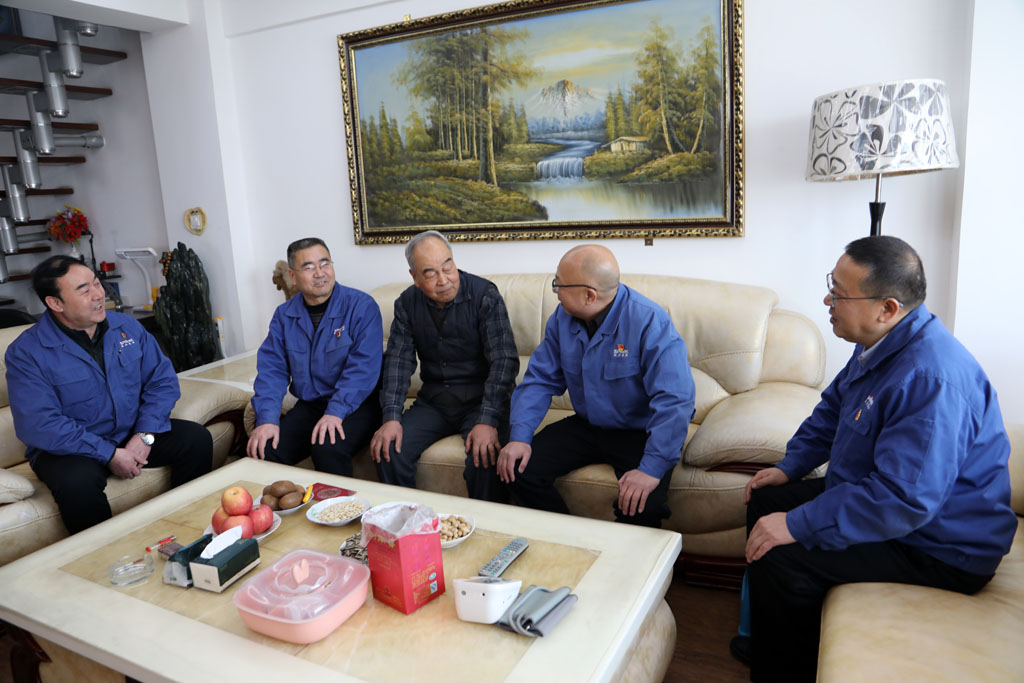 星火機床公司開展節前慰問