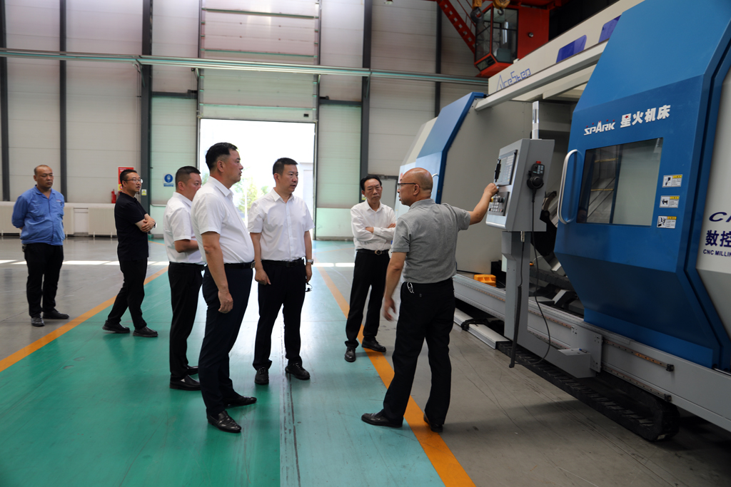 深圳東風汽車有限公司董事長劉金成一行蒞臨星火數控公司考察調研